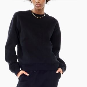 Aritzia TNA Cozy Fleece Perfect Crew Sweatshirt size XS